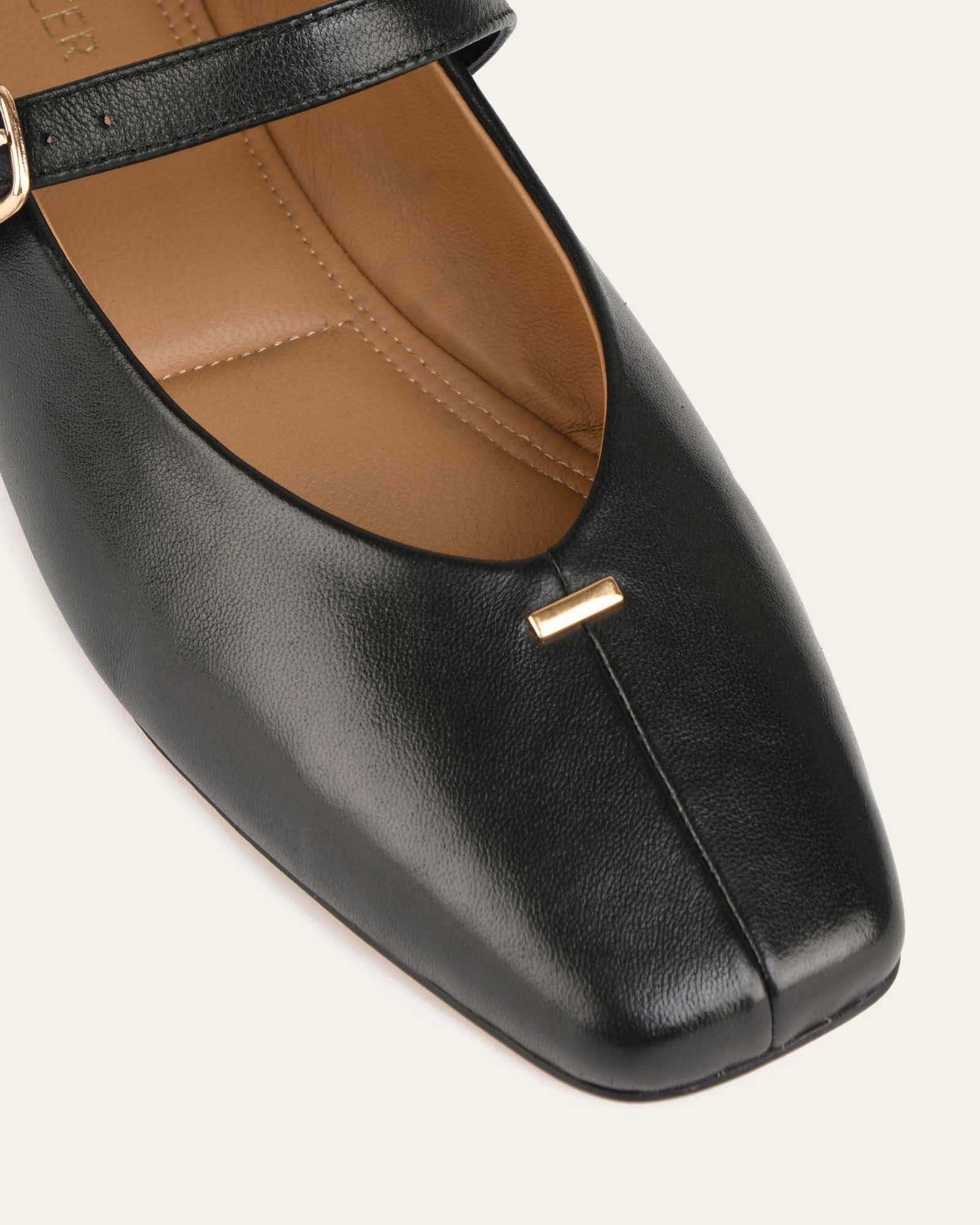Quiet Fit April Casual Flats Black Leather