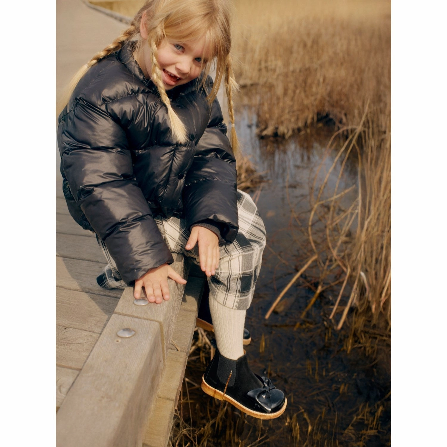 Angulus Black/Black Elastic Chelsea Boot With Salmon Nose And Bow Precision-Fit