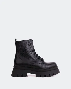 Sainz Black Leather Elevate Your Day Light-Living