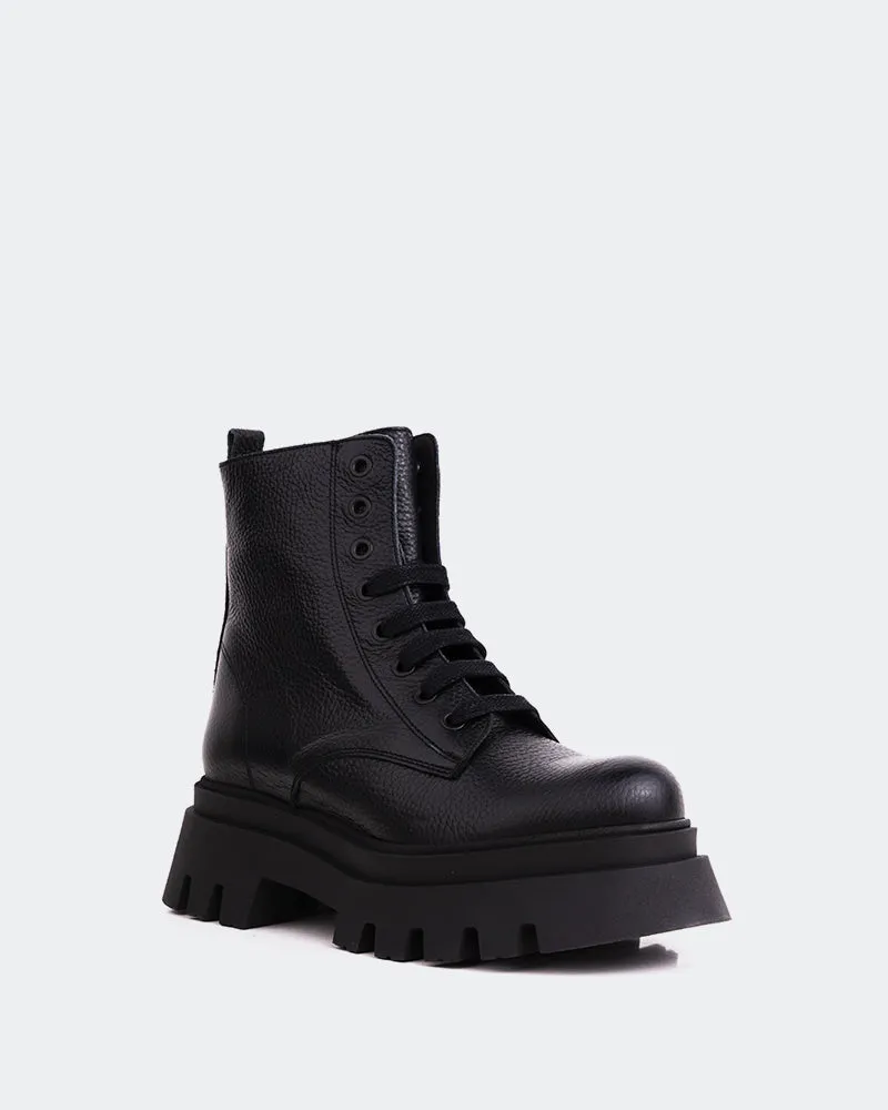 Designed For Days Subtle Impact Sainz Black Leather