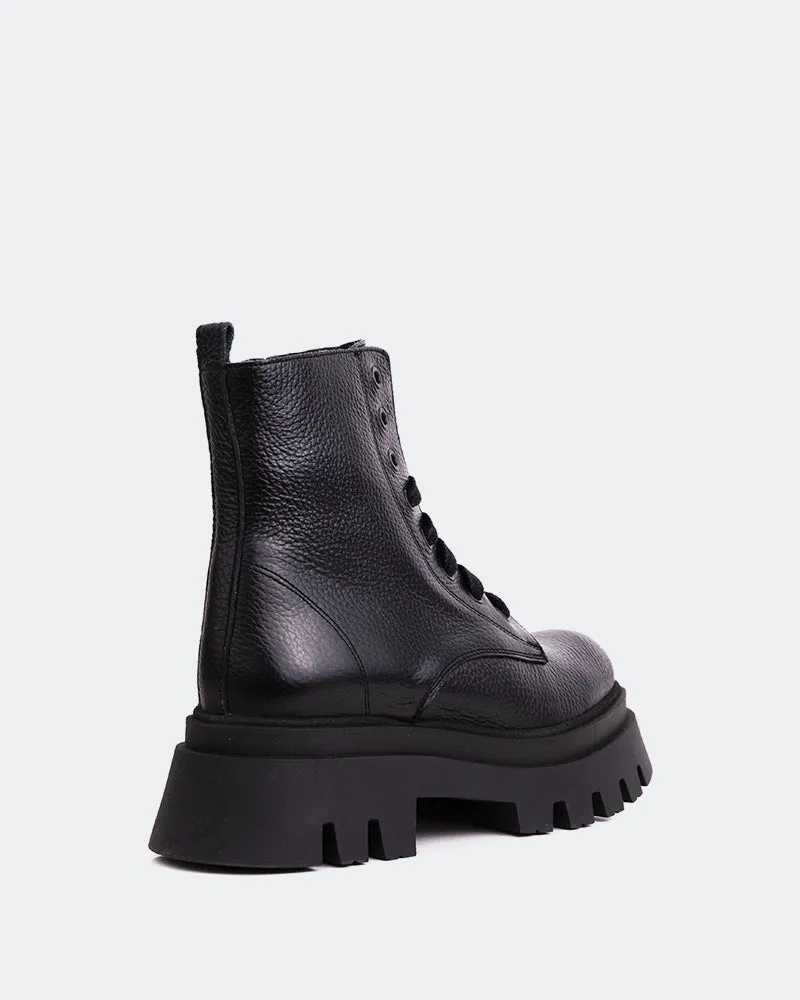 Sainz Black Leather Cool And Essential