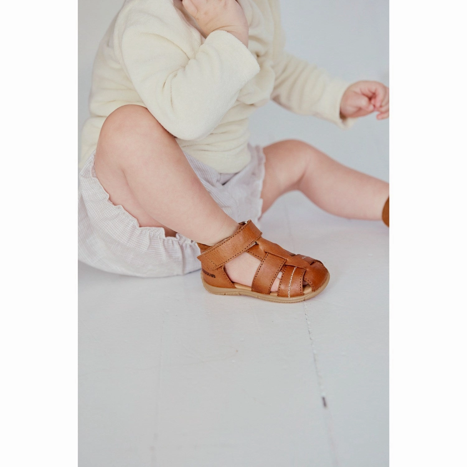 Crafted Fit Angulus Candnac Barnets F?Rste Sandal Med Kontraststikninger