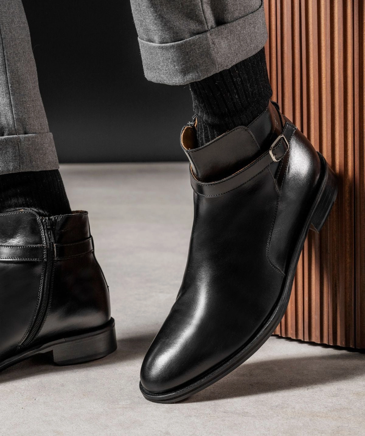 Responsive Design Forward Pulse Elthon Black Ankle Boots