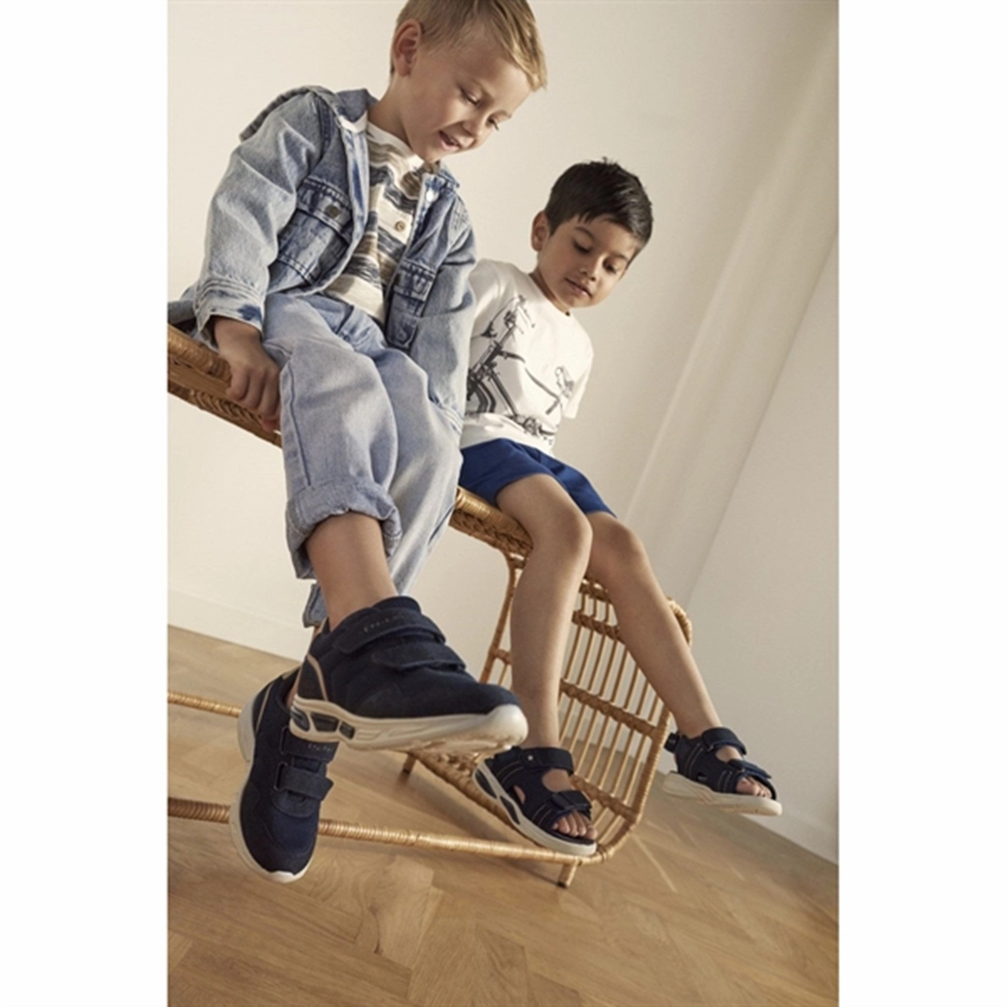 Life, Simplified En Fant Sneakers Velcro With Light India Ink