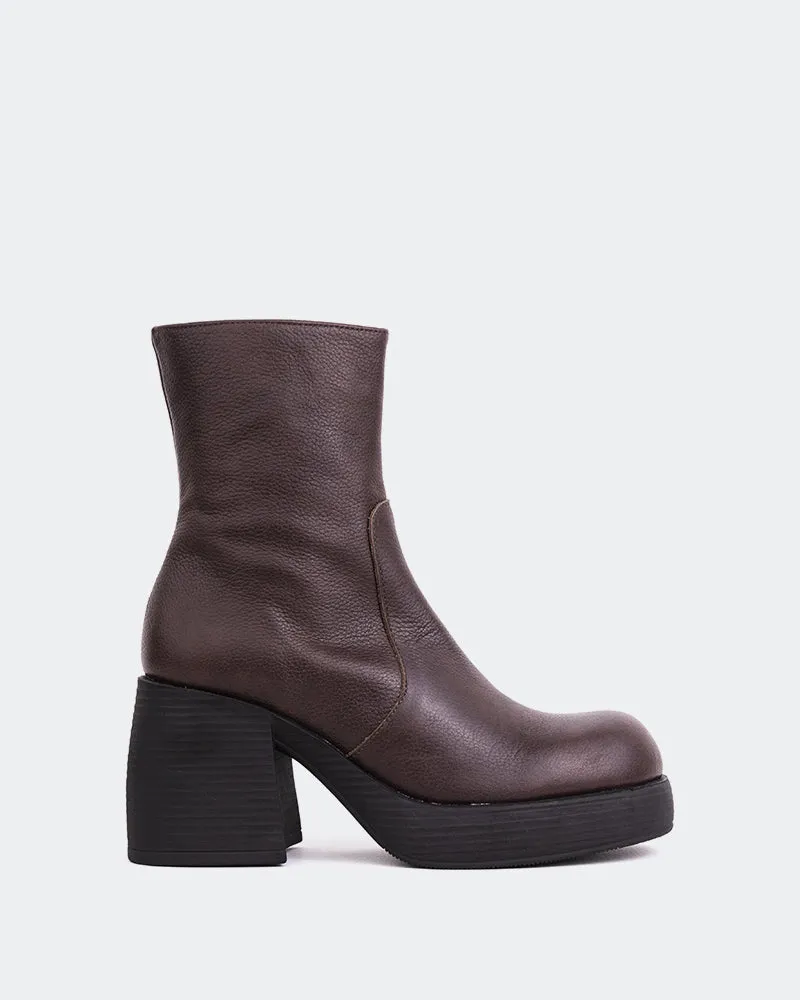 Clean Aesthetic Progressive Tone Chamonix Brown Leather
