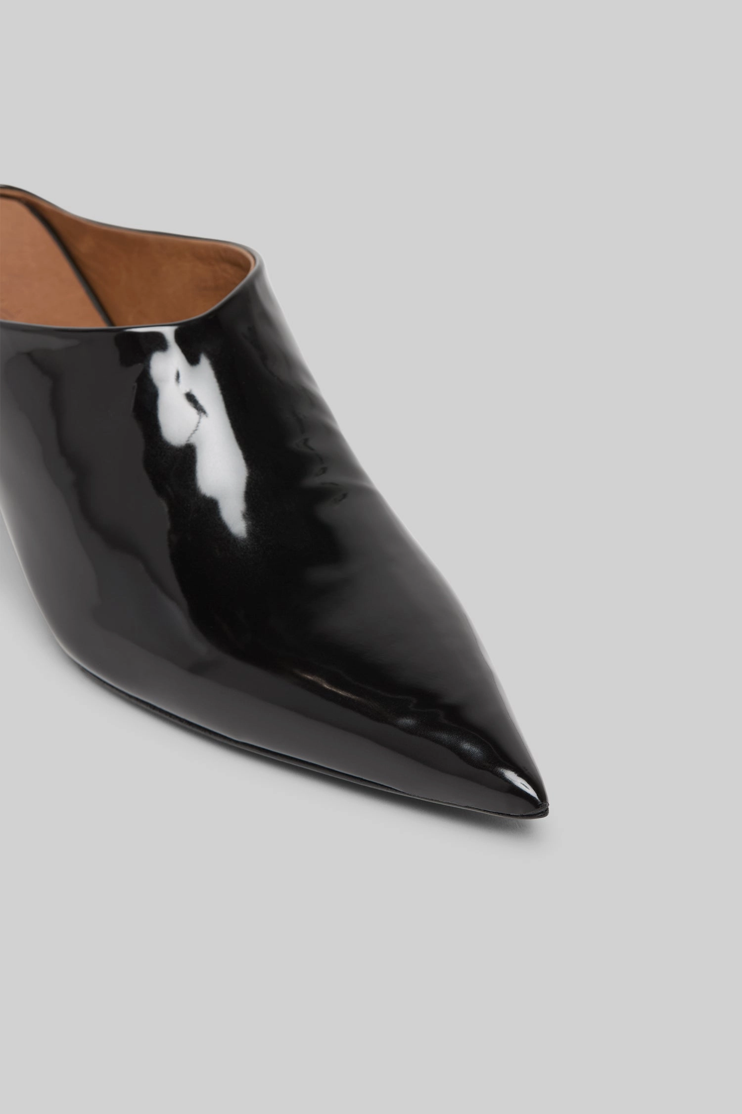 Everyday Function Purpose-First Outfit Aculeo Leather Mule In Black