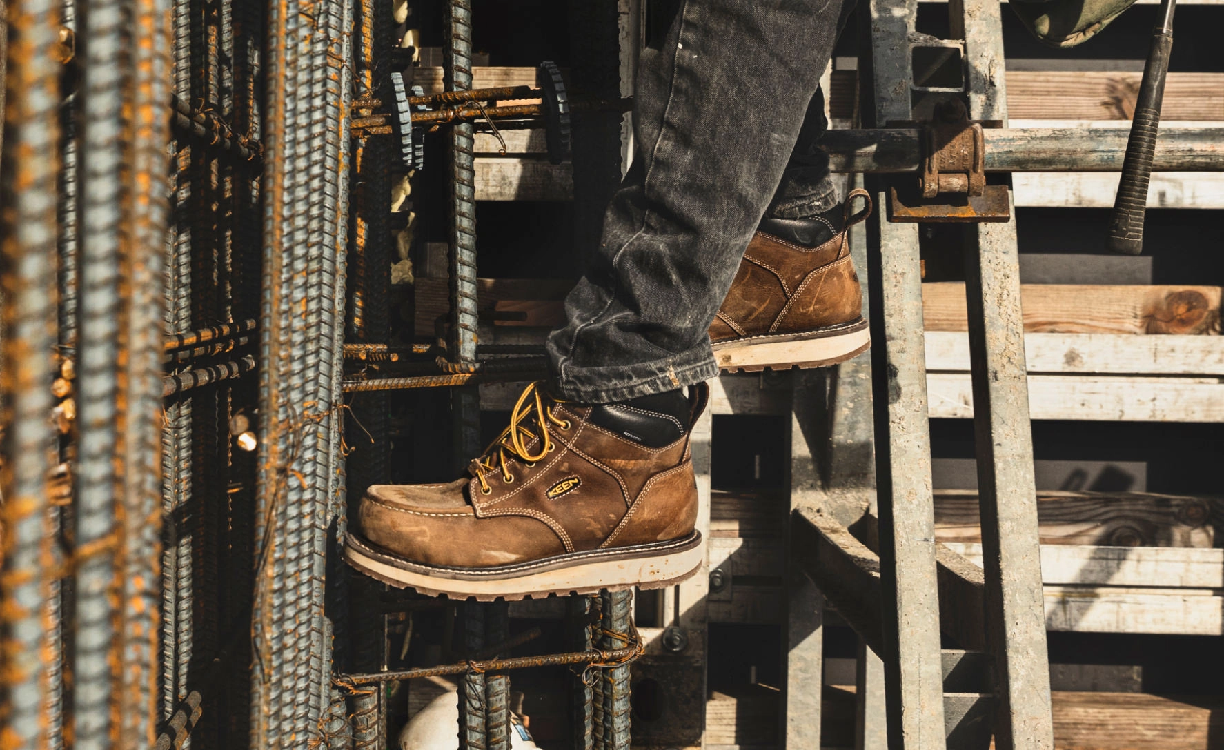 Men'S Cincinnati 6" Waterproof Boot (Carbon Toe)  |  Belgian/Sandshell Clean Forms Versatile Mood