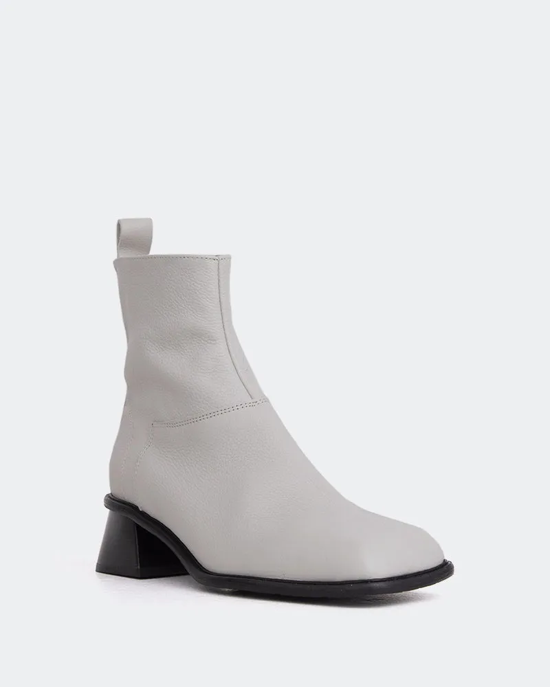 Holts Off White Leather Laid-Back Luxe Edge-Layered
