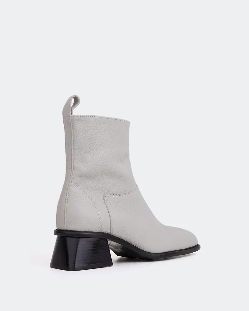 Holts Off White Leather City Ready Streamlined Life