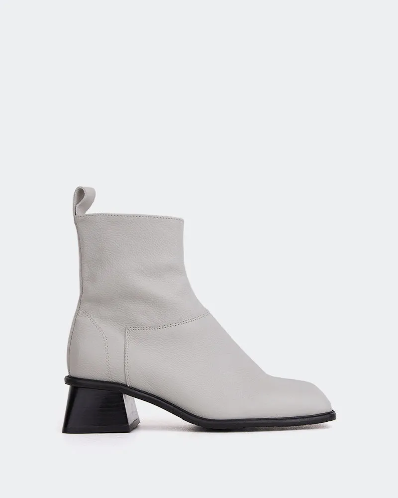 Holts Off White Leather Urban Flowwear Bold Details