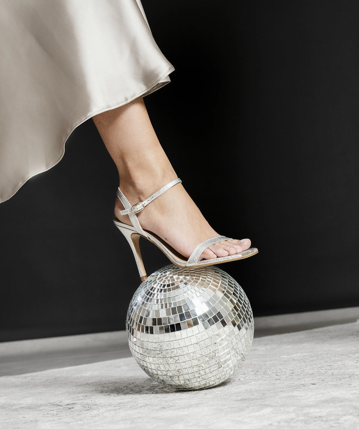 Freedom Fit Flow In Motion Gloria Silver Sandals
