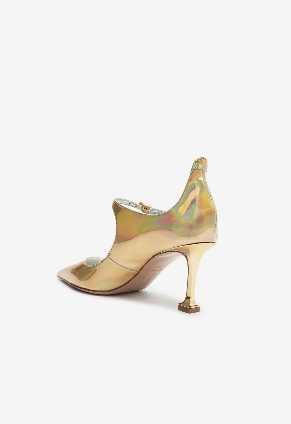 Minimalist Edge Refined To Go Elsa Pump