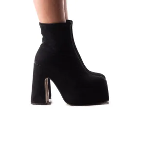 Activewear Redefined Optimized Outfit Flash Black Suede Stretch