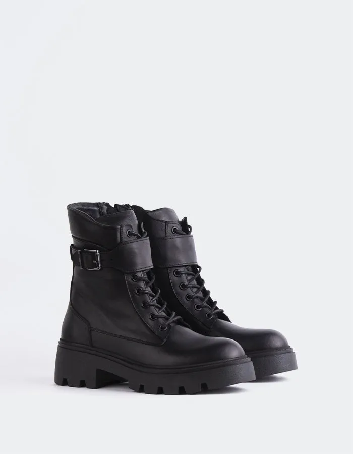 Flensburg Black Leather Balanced Design Quiet City Style