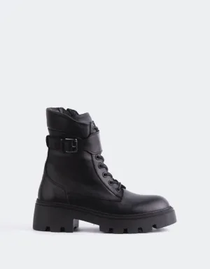 Form Redefined Motion Simplicity Flensburg Black Leather