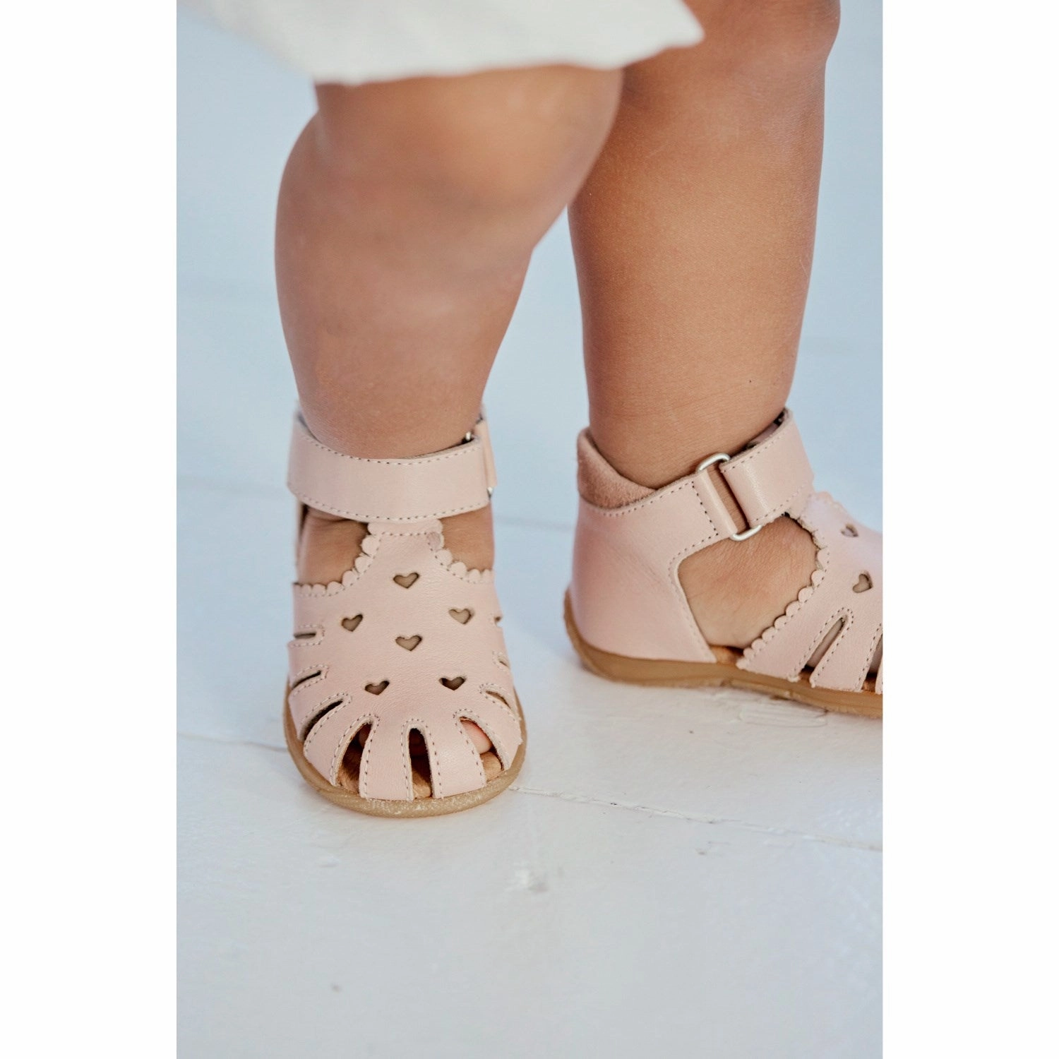 Angulus Rosebud/Rosebud Barnets F?Rste Sandal Med Udstanset Hjertem?Nster Cool Utility