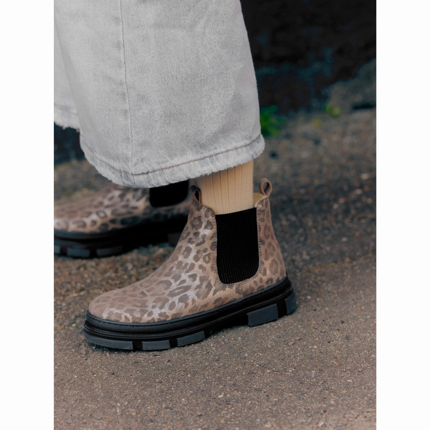 Next-Gen Design Modern Momentum Angulus Silver Leo/Black Chelsea Boot With Elastic And Wool Lining