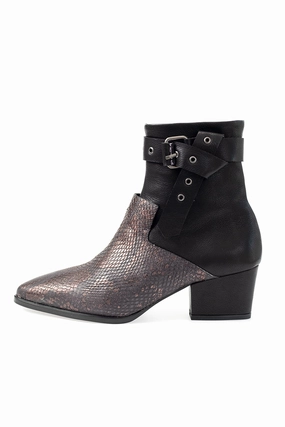 Refined Urbanism Elevated Gear Low Leather Boot Nodo In Nero