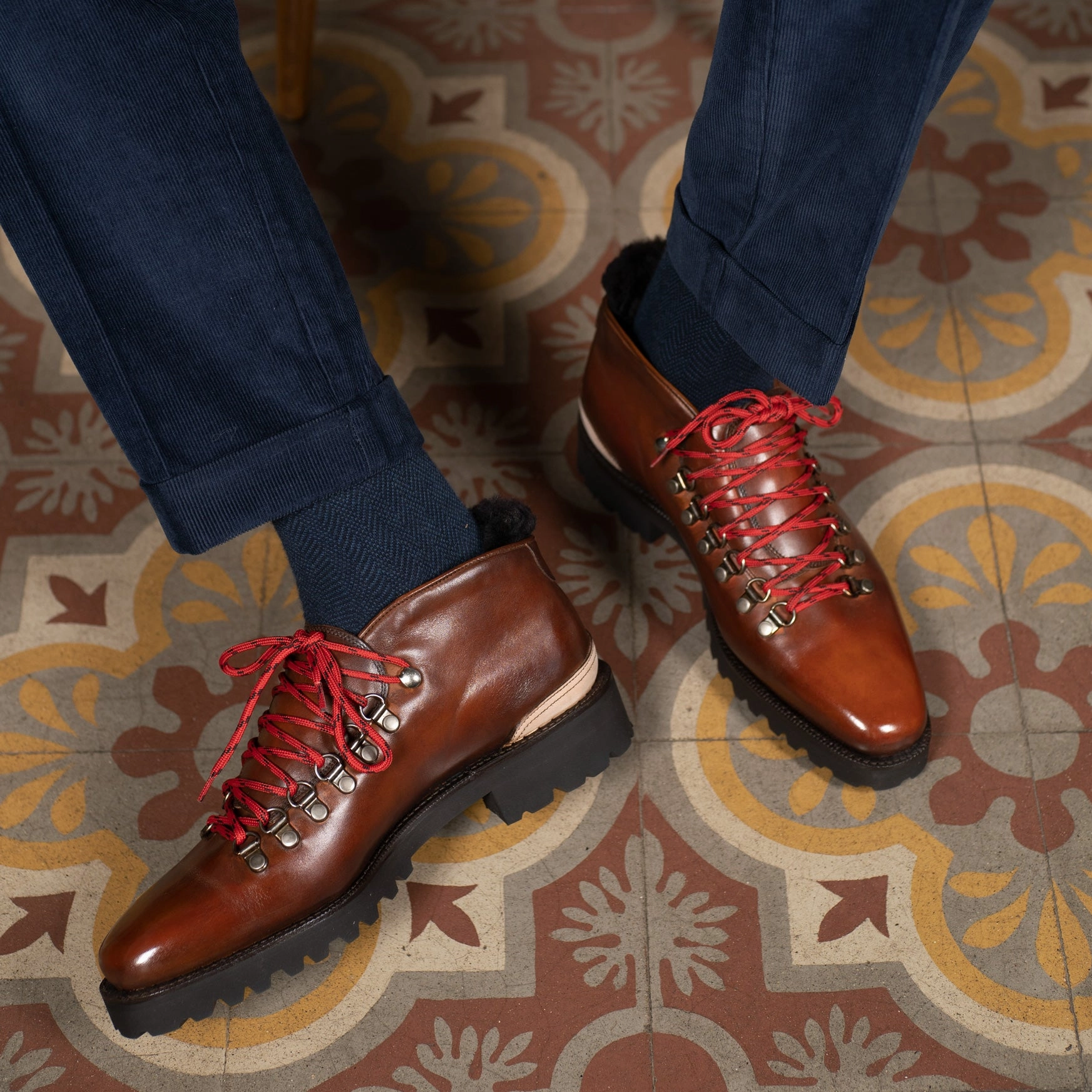 Borcego Mountain Boot - Antique Brown Urban Calm