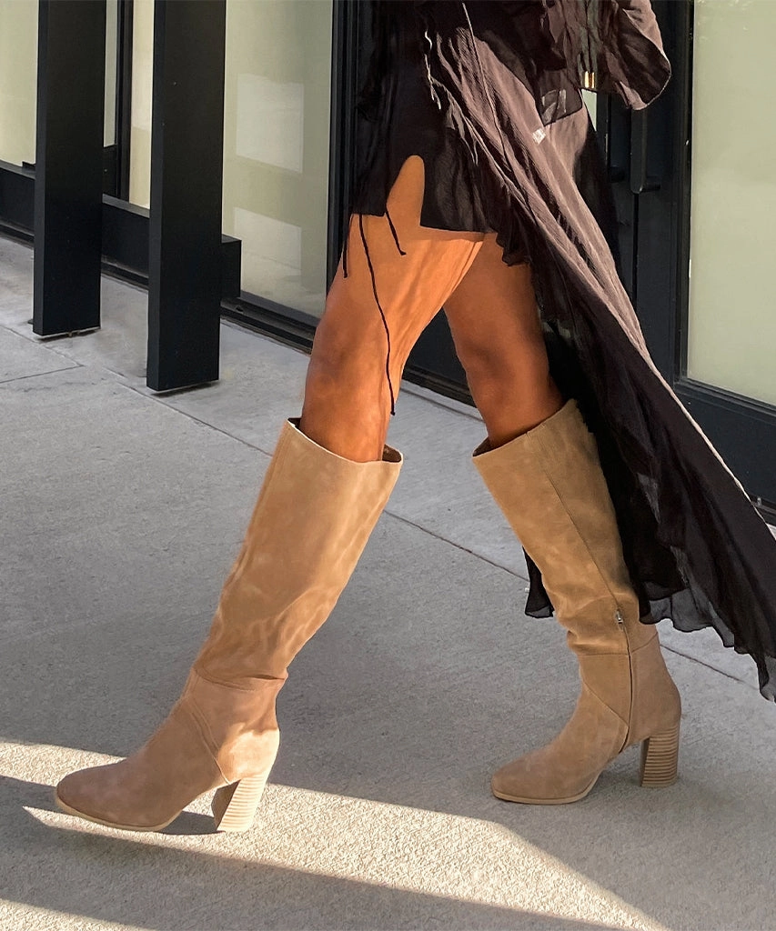 Fynn Boots Truffle Suede In-Motion Look