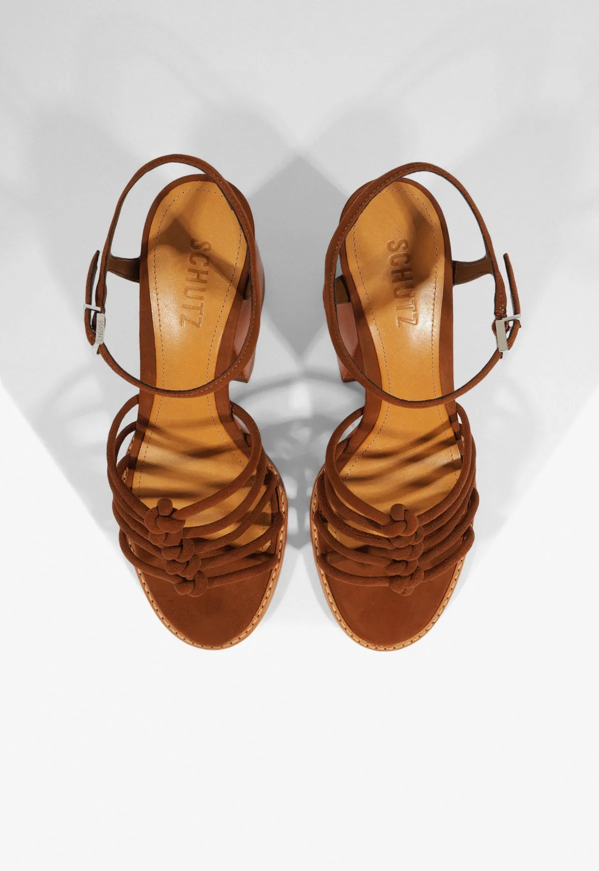 Low-Key Performance Sandy Sandal
