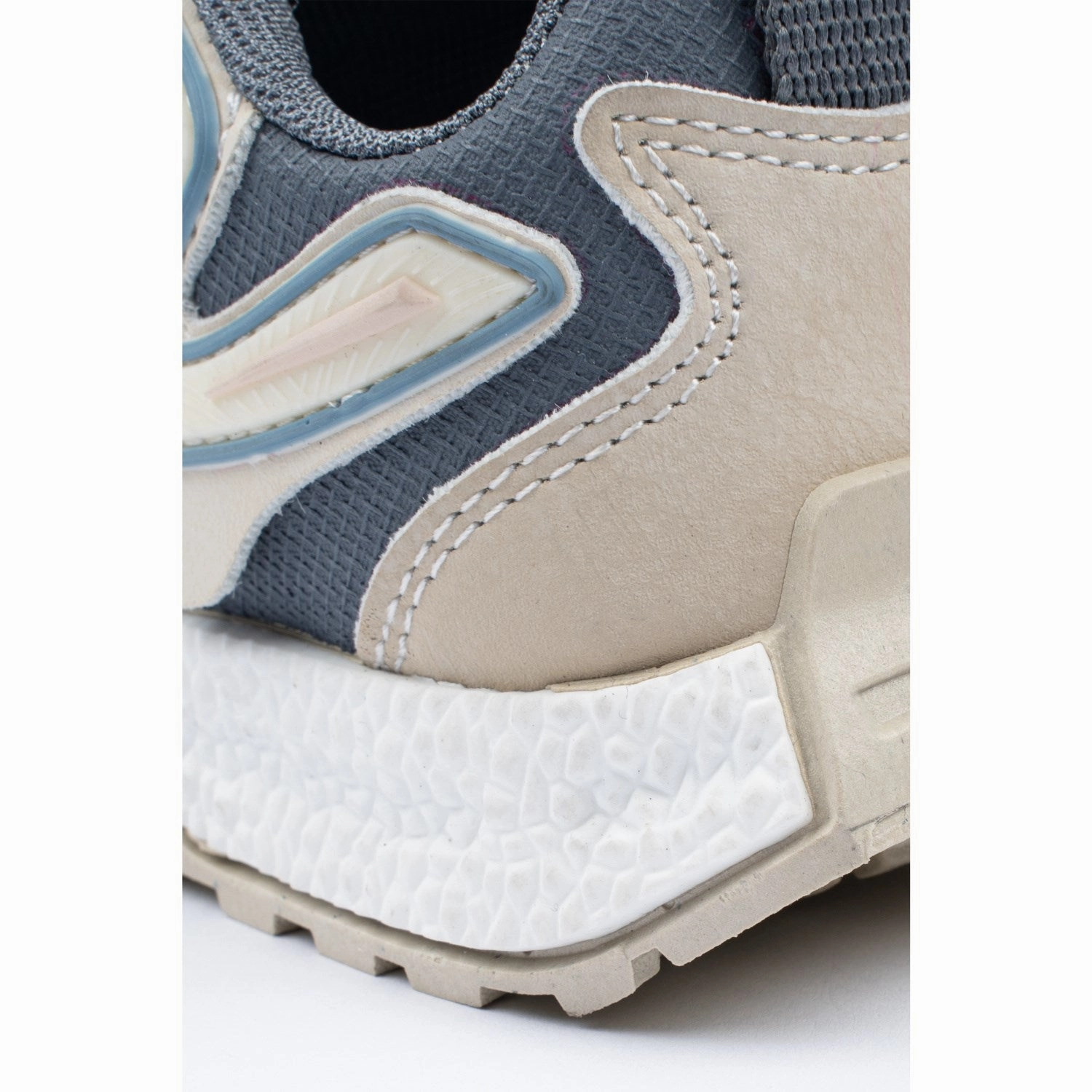 Grounded Luxury Day-To-Night Fit Mikk-Line Faded Denim Sneakers With Spin