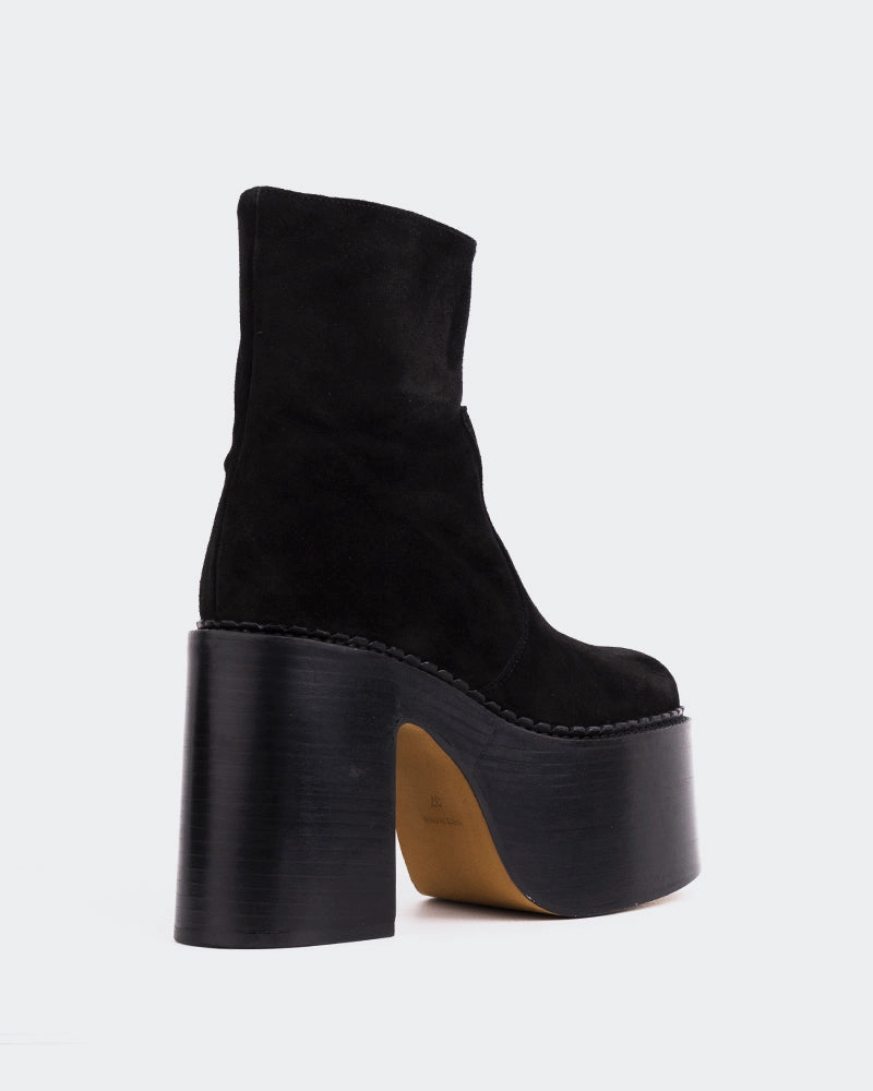 Essential Edge Gunner Black Suede