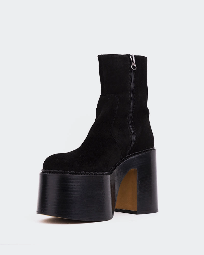 Gunner Black Suede Motion Elements Universal Outfit