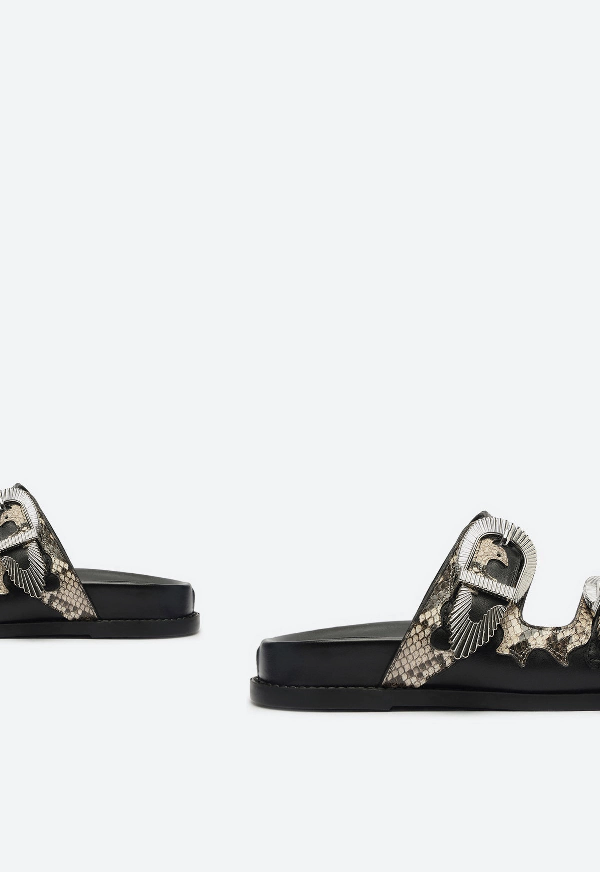 Harper Sporty Leather Sandal Universal Function Urban Focus