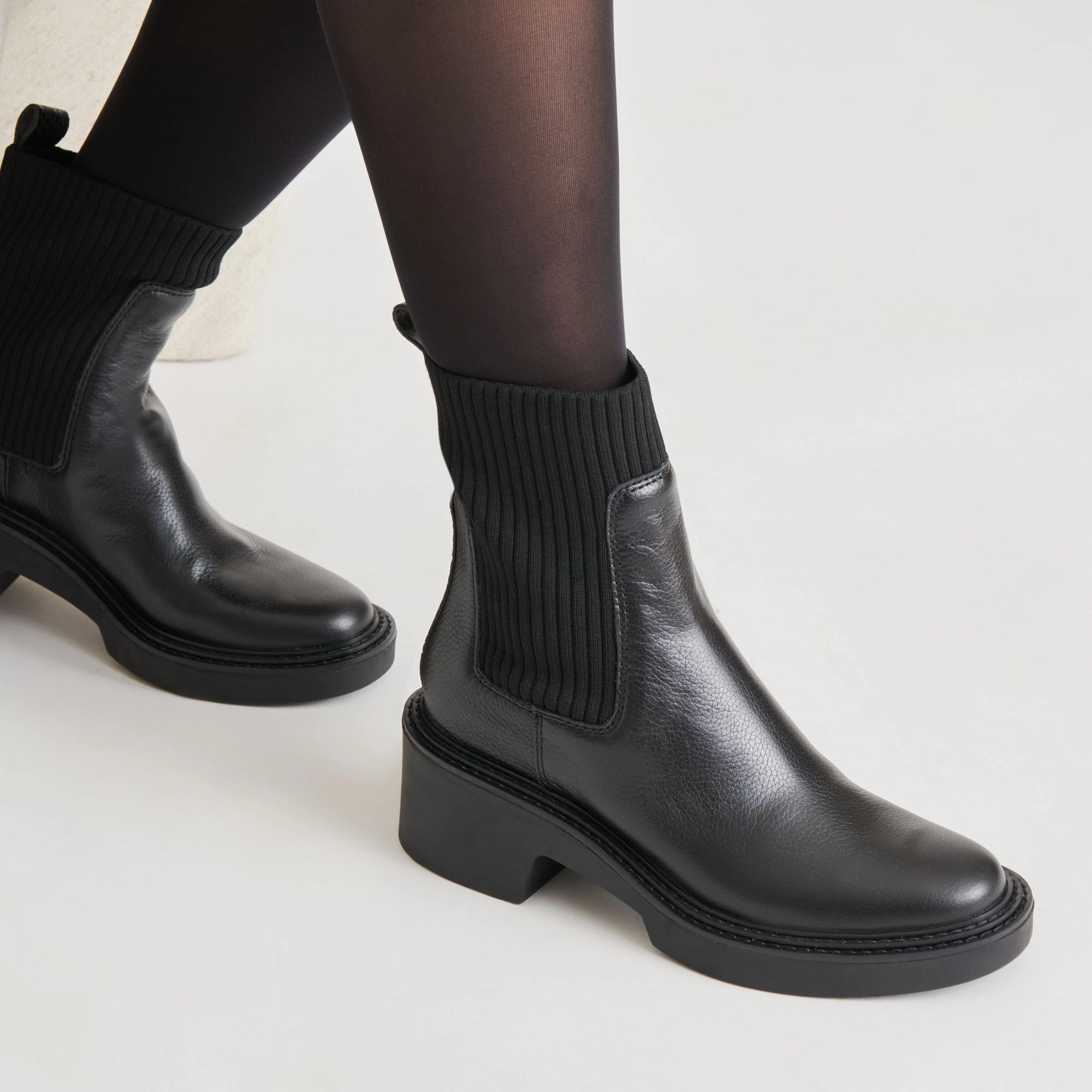 Fluid-Form Design Hilora H2O Boots Black Leather