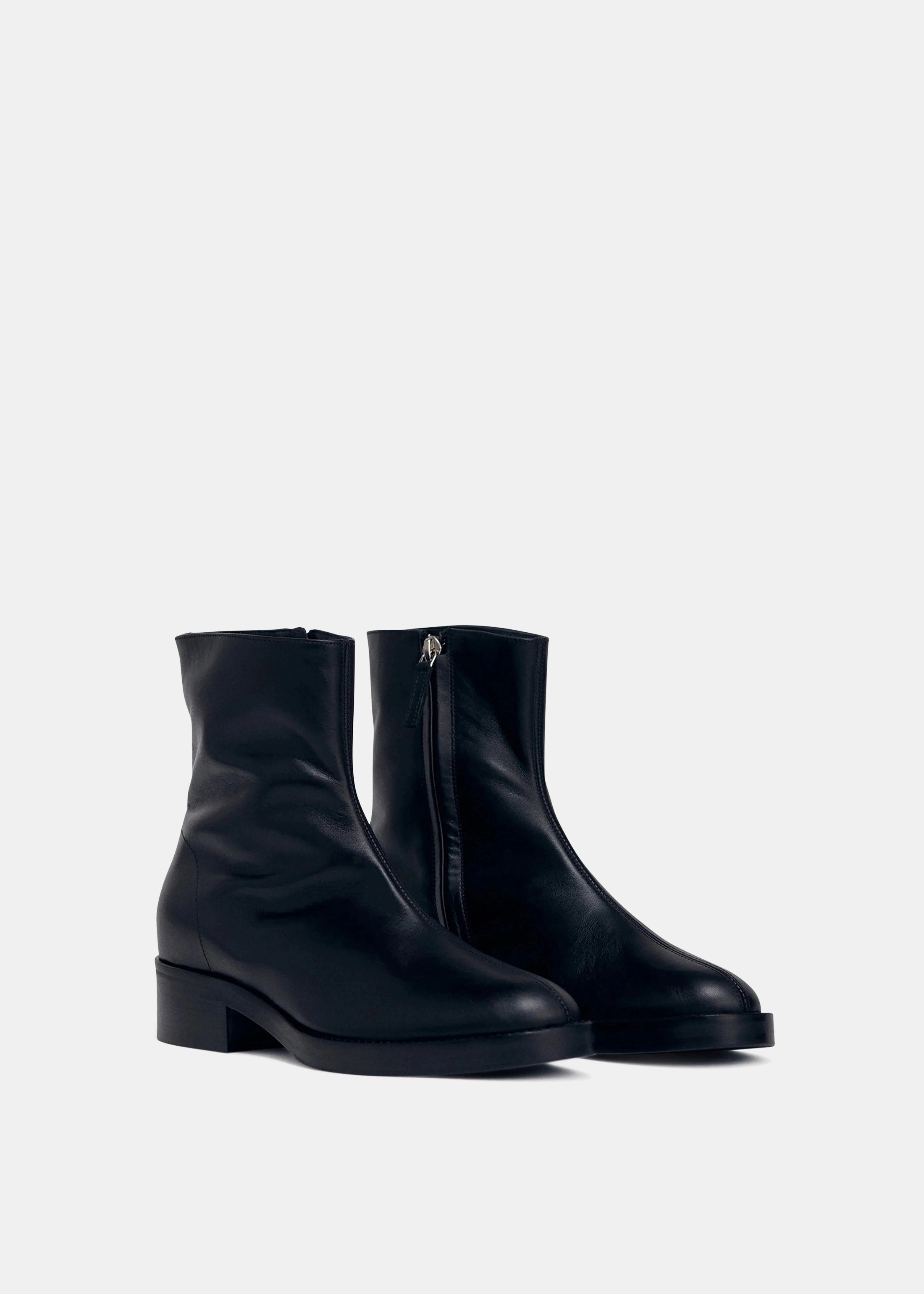 Versatile Future Move-Ready Looks Front Seam Bootie In Black