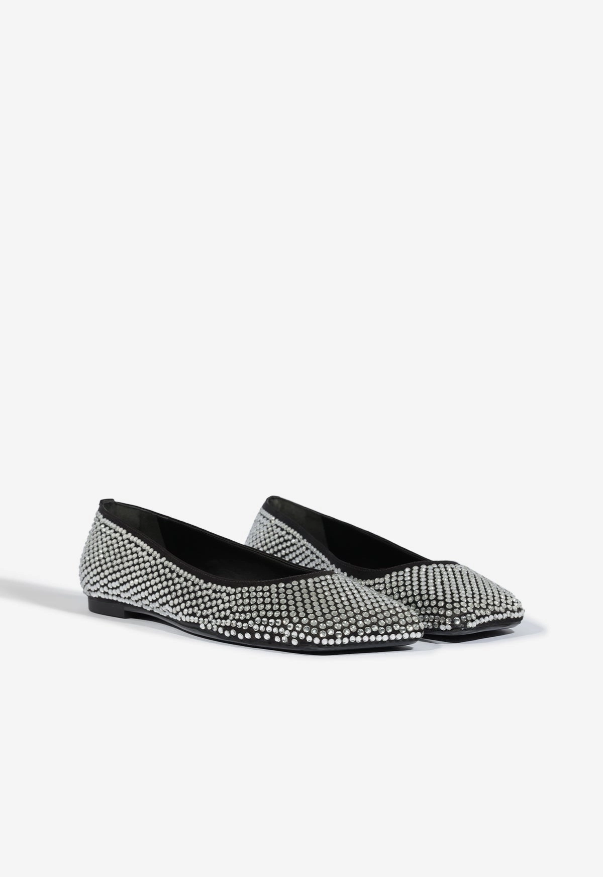 Smooth Silhouettes Rhythm-Based Wear Jaycie Flat