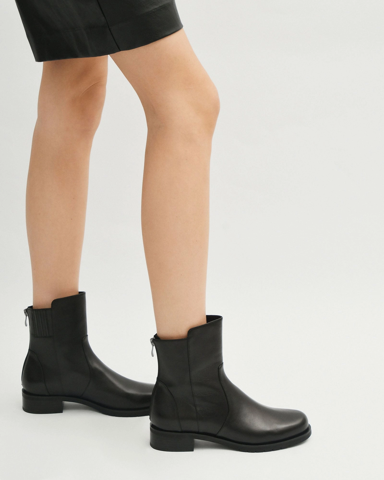 Modern Build Johnston Flat Ankle Boots Black Leather