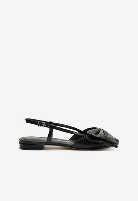 Judy Flat Leather Pump Bold Details Core Style System