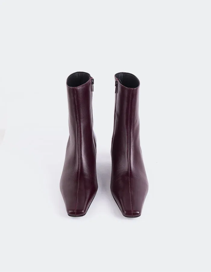 Karylle Burgundy Leather Active-Inspired