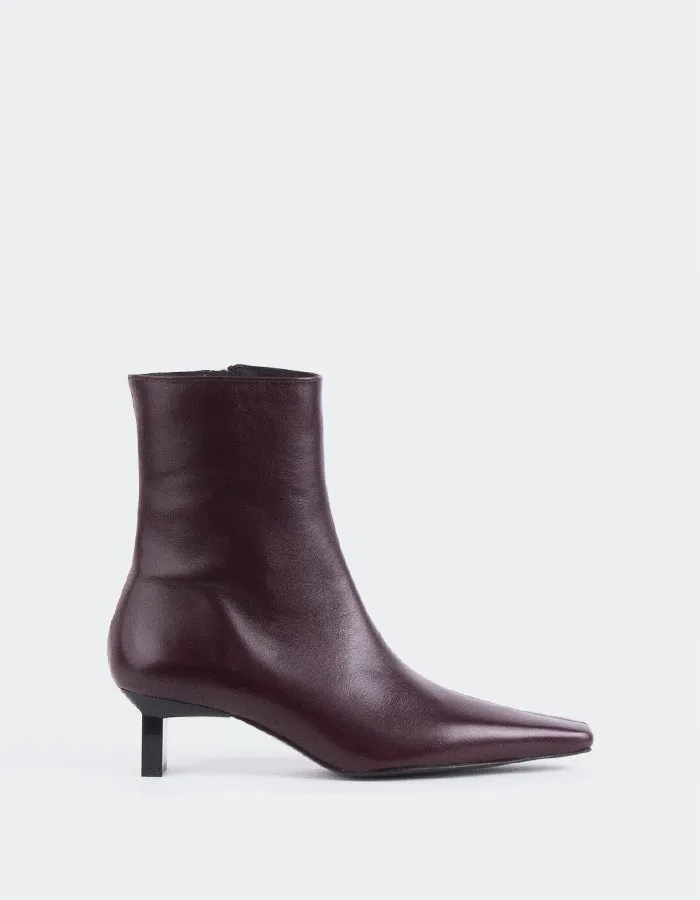 Karylle Burgundy Leather Fluid-Form Design Clean Attitude