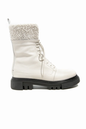 Ultra-Clean Style Lace-Up Low Leather Boot With Lana Ricciolina In Gesso