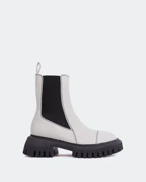 Clean Forms Seamless Lifestyle Laroi Off White Leather