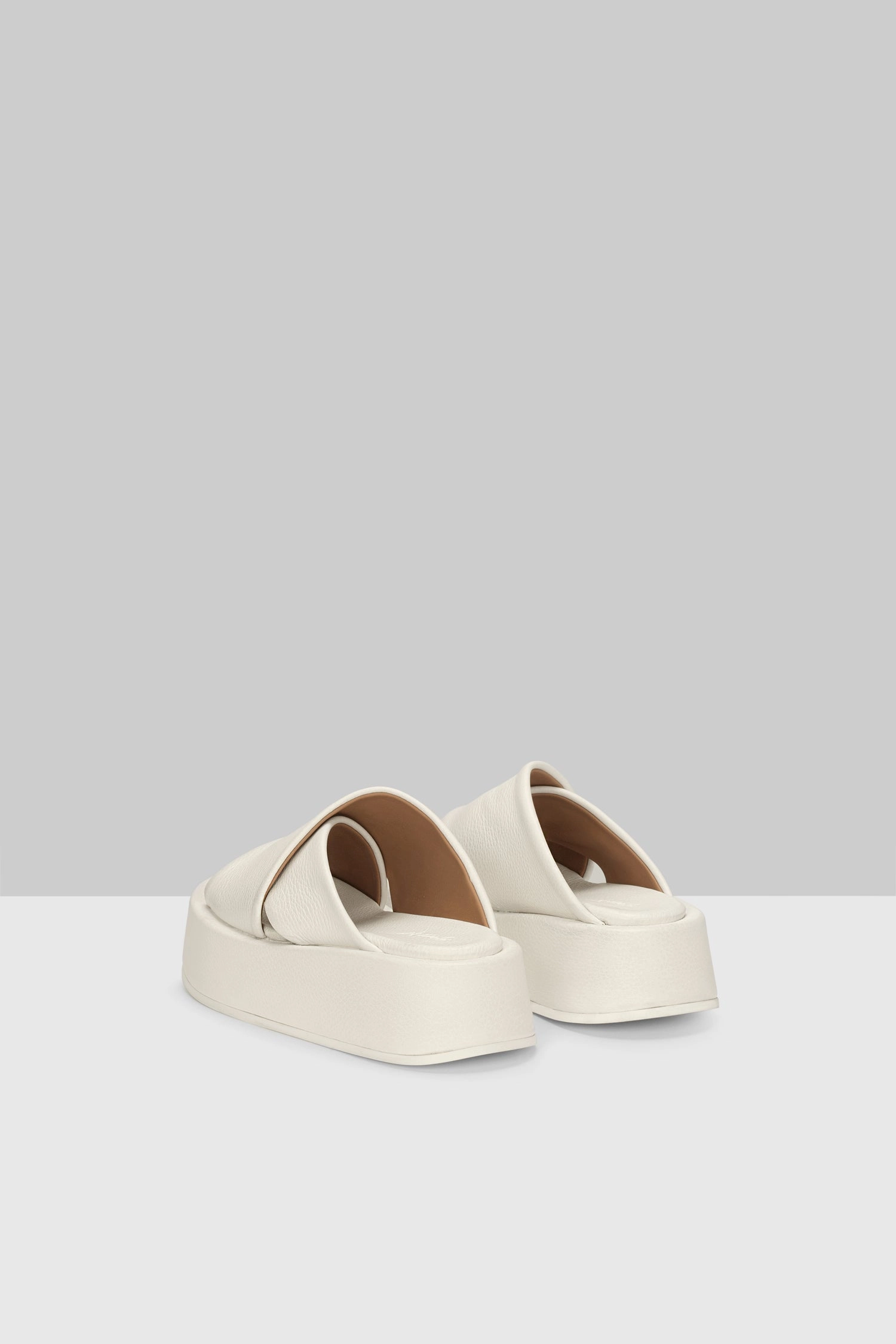 Piattaforma Leather Sandal In Ivory Sleek Routine