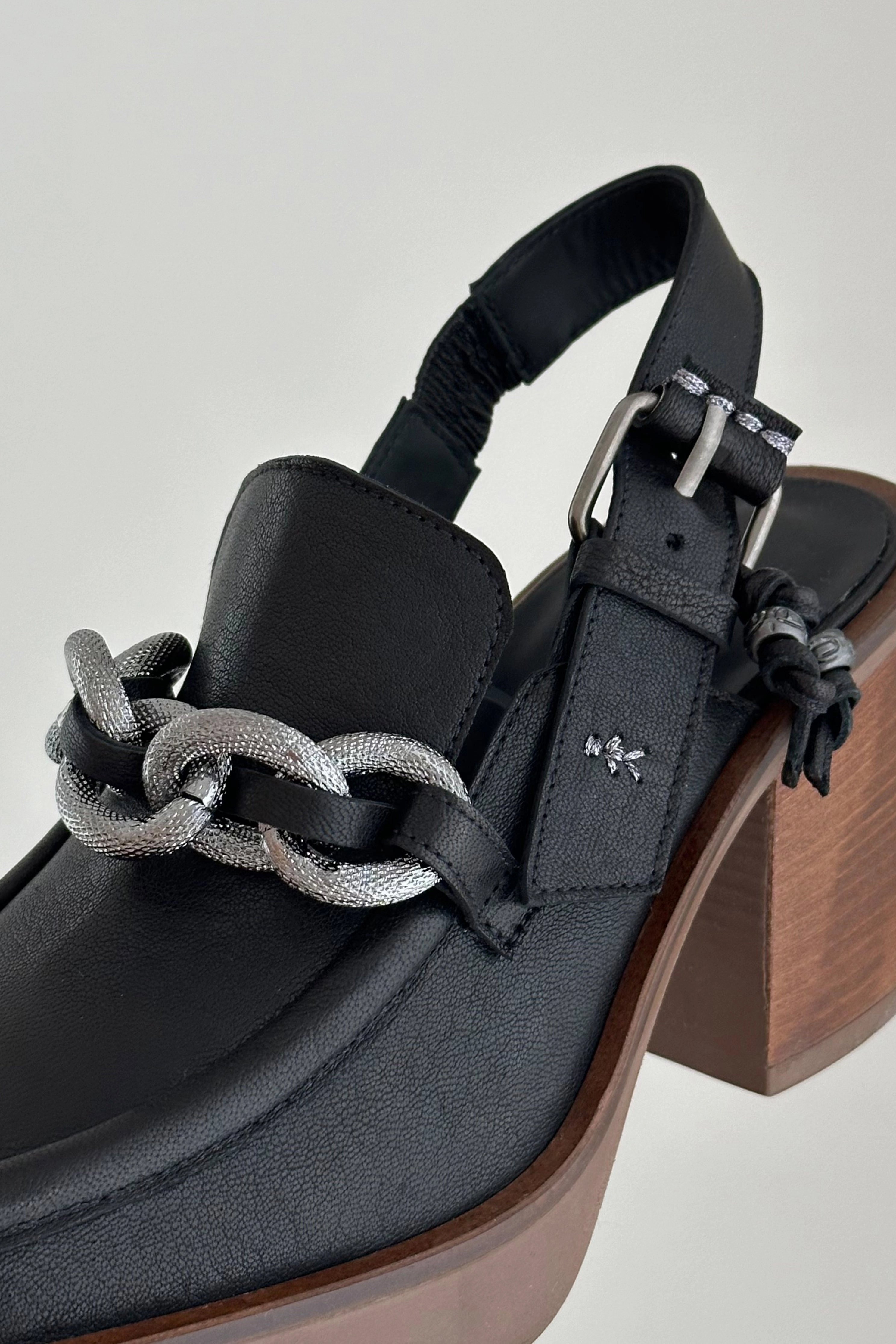 Leather Platform Moccasin Shoe In Old Iron Nero Calm Crafted Flowwear