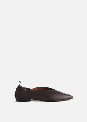 Comfort All Ways Go-Gear Leather Ruched Back Pointed Flat In Chocolate