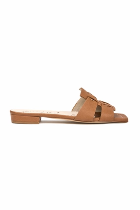 Everyday Dynamism Leather Slides In Martellato Cuoio
