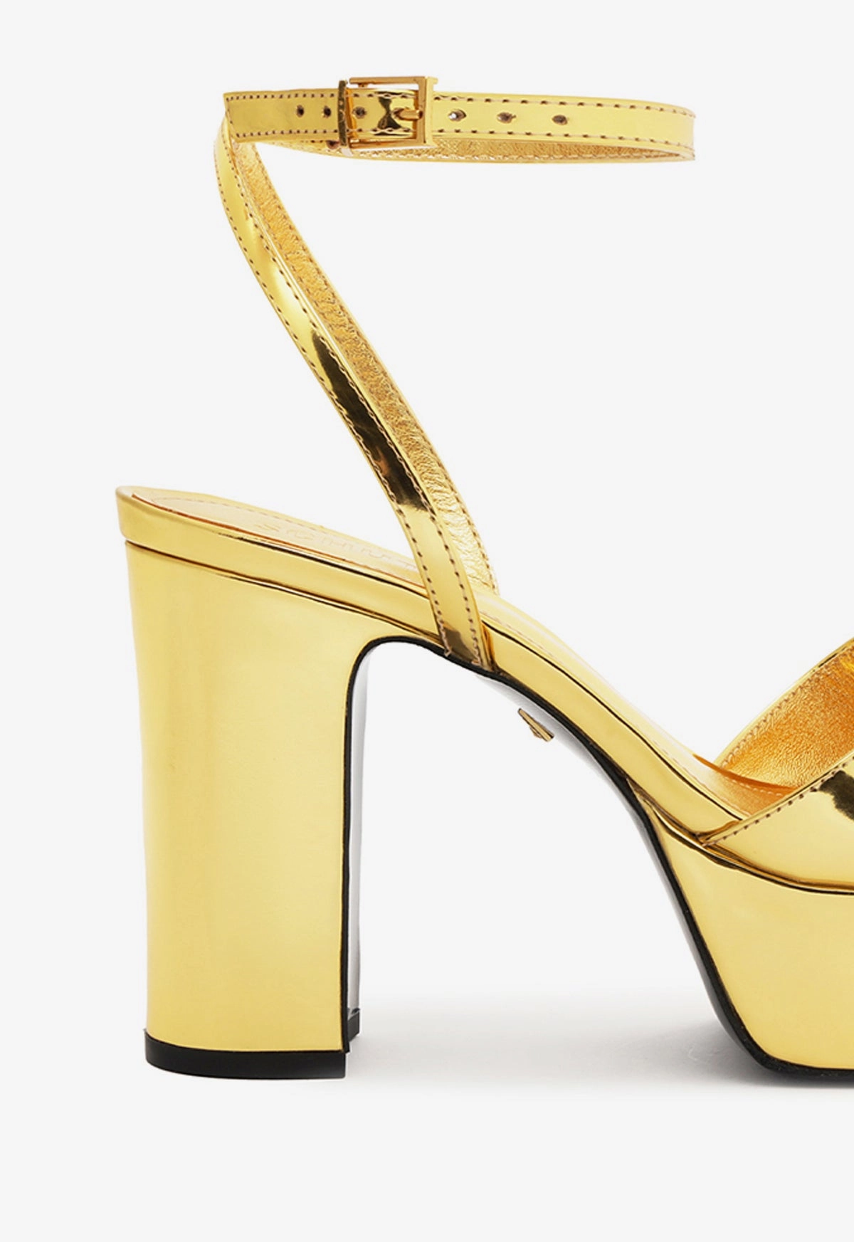 Move And Live Refined Minimalism Lenne Sandal