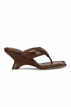 Urban-Motion Fit Clean City Core Gia 6 Puffy Leather Thong Sandal In Coffee