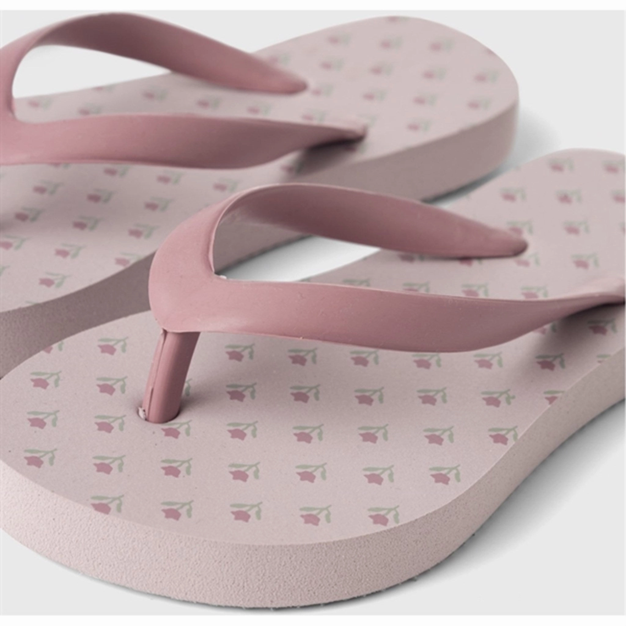 Lightweight Presence Daily Designwear Lil'Atelier Violet Ice Fifer Flip Flop