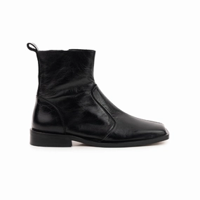 Daily Essentials Linea Black Leather