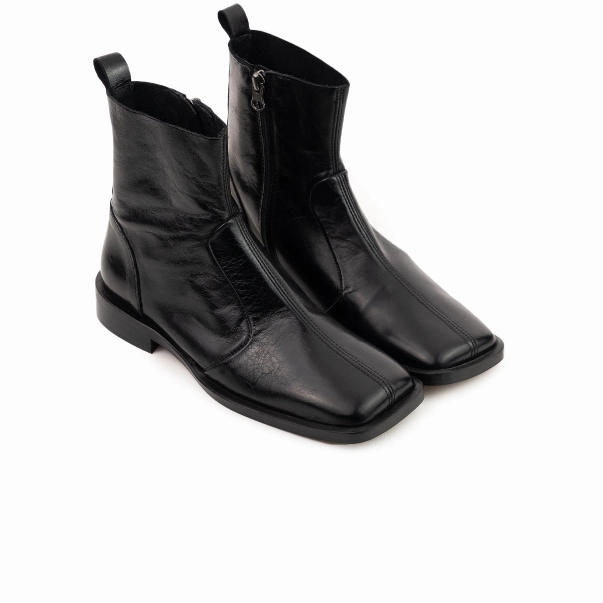 Form-Focused Linea Black Leather
