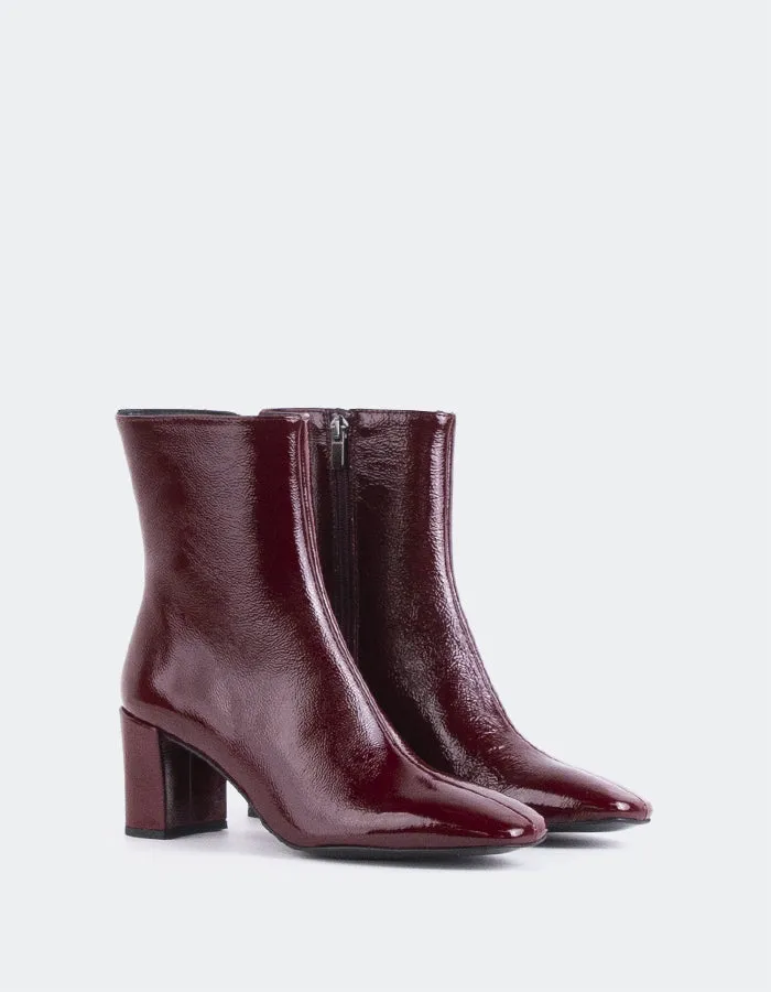 Lioni Burgundy Naplack Seamless Outfit