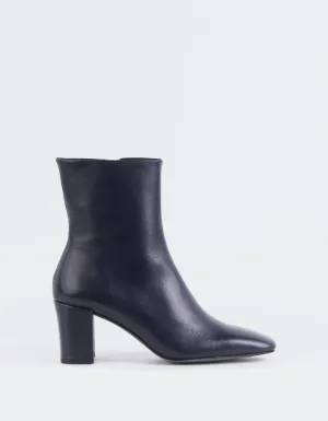 Everyday Motionwear Lioni Navy Leather