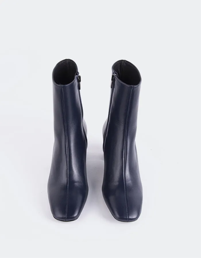 Lioni Navy Leather Day-Built